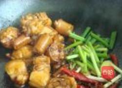 蚕豆烧猪尾的做法图解6