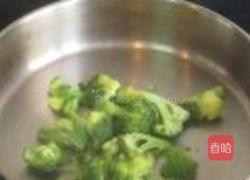 火腿香干炒西兰花的做法图解3