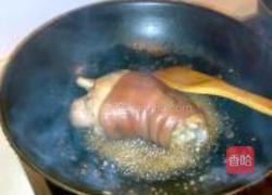 冰糖肘子的做法图解5