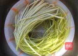 韭黄炒肉丝儿的做法图解4