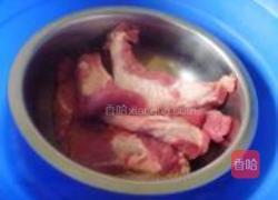 莲藕月牙骨头汤的做法图解1
