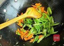 芹菜炒鸡蛋的做法图解6