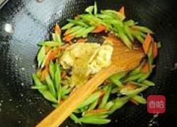 芹菜炒鸡蛋的做法图解8