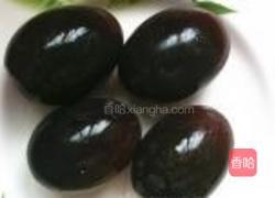 剁椒拌皮蛋的做法图解1