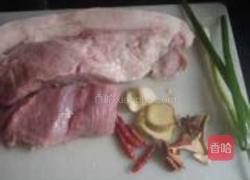 玫瑰花香红烧肉的做法图解1