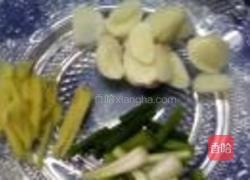 毛豆炒河虾的做法图解2