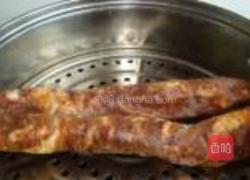 苦瓜炒腊肠的做法图解2