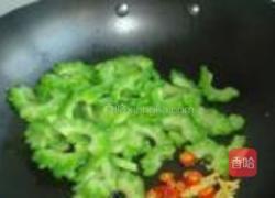 苦瓜炒腊肠的做法图解7