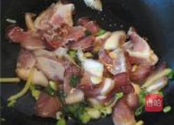 胡萝卜烧腊肉的做法图解5