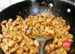 香辣红烧牛肉米粉的做法图解2