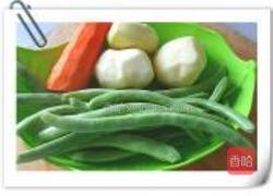 土豆炖豆角的做法图解1