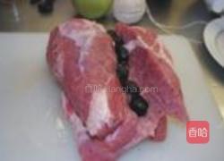 夹心肉卷李子的做法图解2