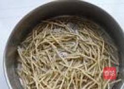 鱼腥草炒肉丝的做法图解4