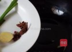 红烧肥肠的做法图解1