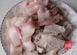 蒜苗小炒肉的做法图解2