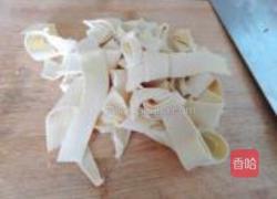 虎皮青椒炒肉皮的做法图解3