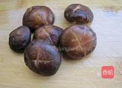 香菇黄豆凤爪汤的做法图解4