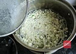 金针菇拌肥牛的做法图解2