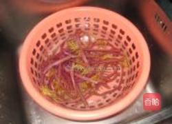 凉拌蕨菜的做法图解2