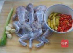 疯狂剁椒牛蛙的做法图解1