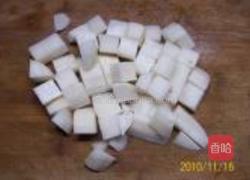 大蒜肉末烧萝卜的做法图解1