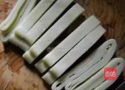 腊肉枯炒豆丝的做法图解2