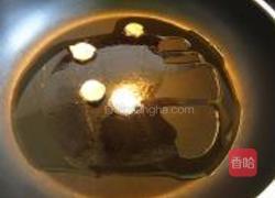 墨鱼仔炒荷豆的做法图解1