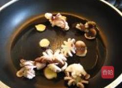 墨鱼仔炒荷豆的做法图解2