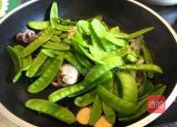 墨鱼仔炒荷豆的做法图解3