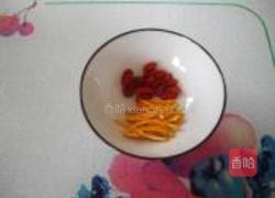 冰糖凤梨汤的做法图解2