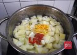 冰糖凤梨汤的做法图解3