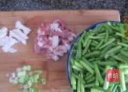 肉丝蒜薹的做法图解1