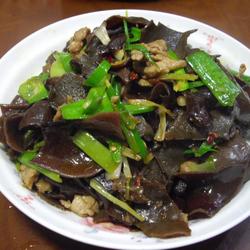 木耳炒肉的做法[图]