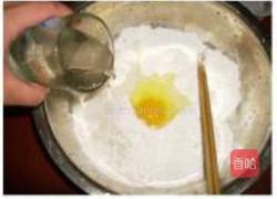 蜜豆软面包的做法图解2