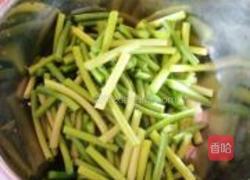 蒜薹炒鸡柳的做法图解2