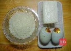 皮蛋豆腐粥的做法图解1