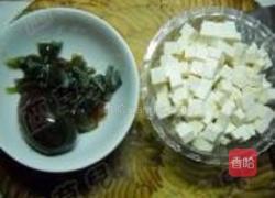 皮蛋豆腐粥的做法图解2