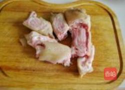 猪蹄子烧五花肉的做法图解1