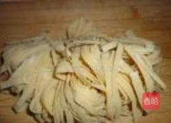 金针菇拌干豆腐丝的做法图解3