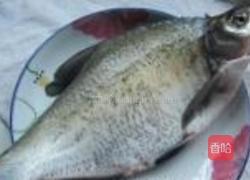 豆豉烧鳊鱼的做法图解1