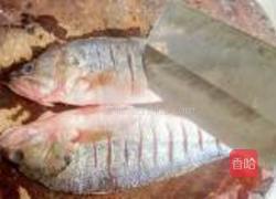 香葱香菇烤鲈鱼的做法图解1