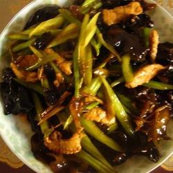 芹菜木耳的做法[图]