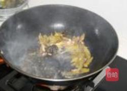 山寨酸菜鲨鱼块的做法图解2