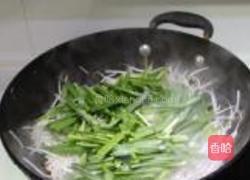 韭菜豆芽炒虾干的做法图解3
