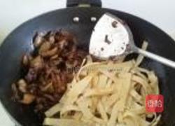 千张蒜苗回锅肉的做法图解6