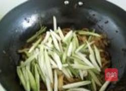 千张蒜苗回锅肉的做法图解7