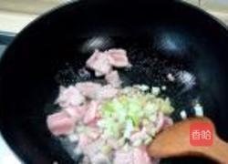 猪肉焖扁豆的做法图解1