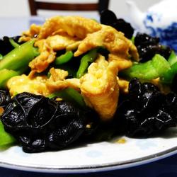 辣椒木耳炒鸡蛋的做法[图]