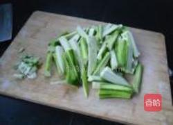 虾皮炖丝瓜的做法图解2