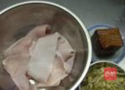 肉皮冻的做法图解1